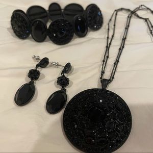 🖤 Bundle of costume jewelry - earrings + bracelet + necklace